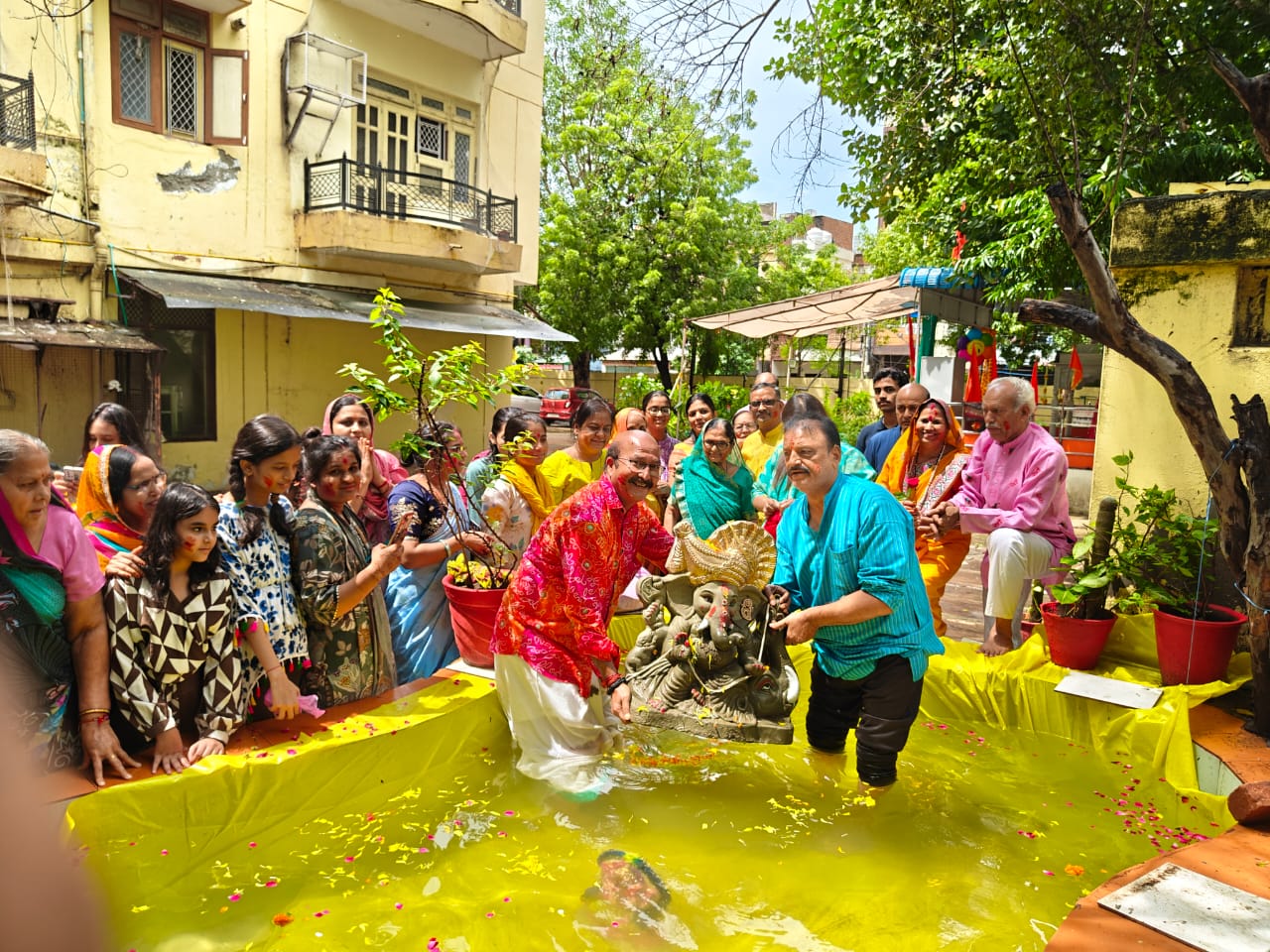 इन्द्रश्वर महादेव मंदिर ओम टॉवर में गणेश विसर्जन की धूम