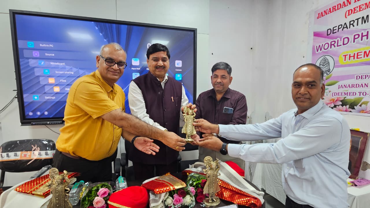 विश्व फिजियोथेरेपी दिवस पर फिजियोथेरेपिस्ट डाक्टर्स का किया सम्मान