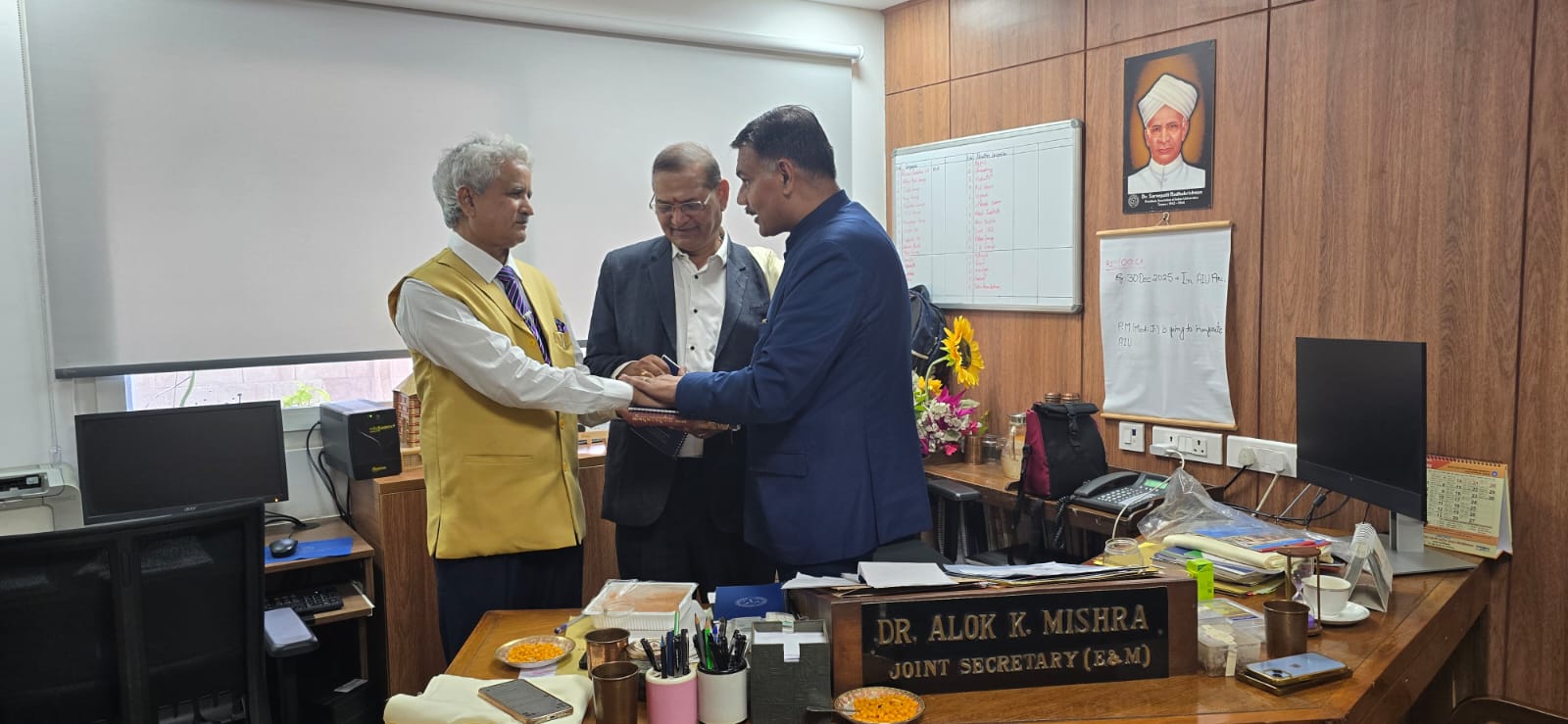 प्रो. अमेरिका सिंह ने की डॉ. आलोक मिश्रा से भेंट