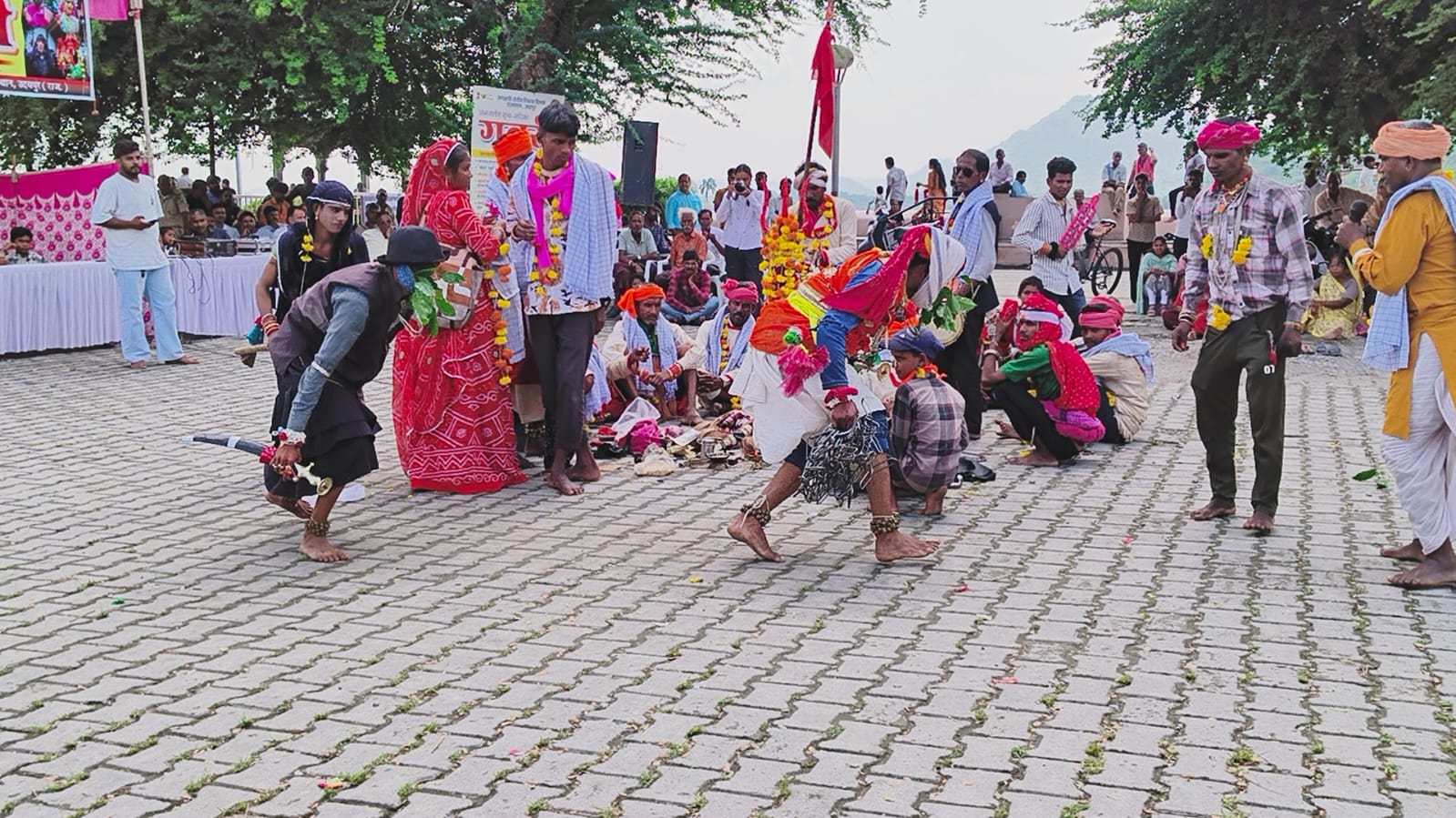 फतहसागर पाल पर गवरी का भव्य आयोजन, उमड़े लोग