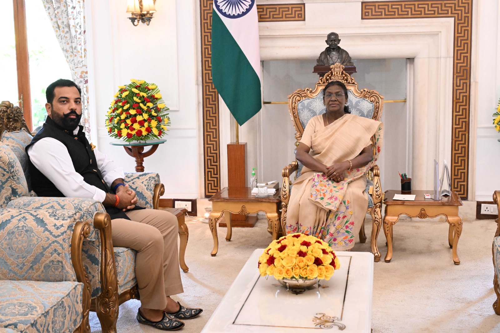 Dr. Lakshyaraj Singh Mewar Meets President Droupadi Murmu in Delhi