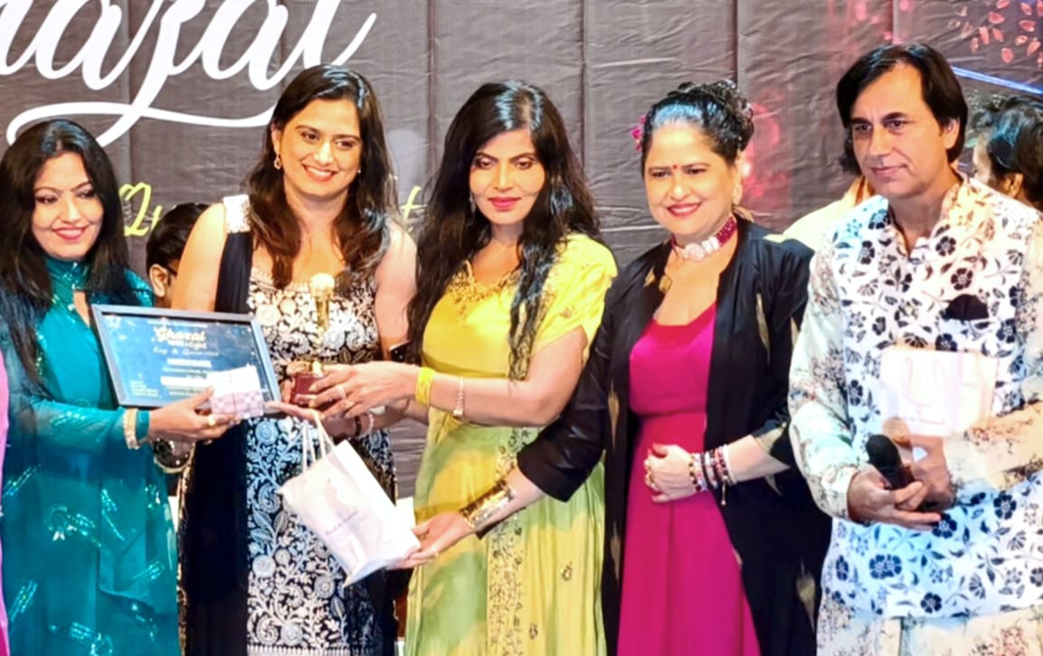 मुंबई में सम्पन्न हुए ग़ज़ल कॉन्टेस्ट में ओसडन ग़ज़ल किंग और सुप्रिया बनी ग़ज़ल क्वीन।