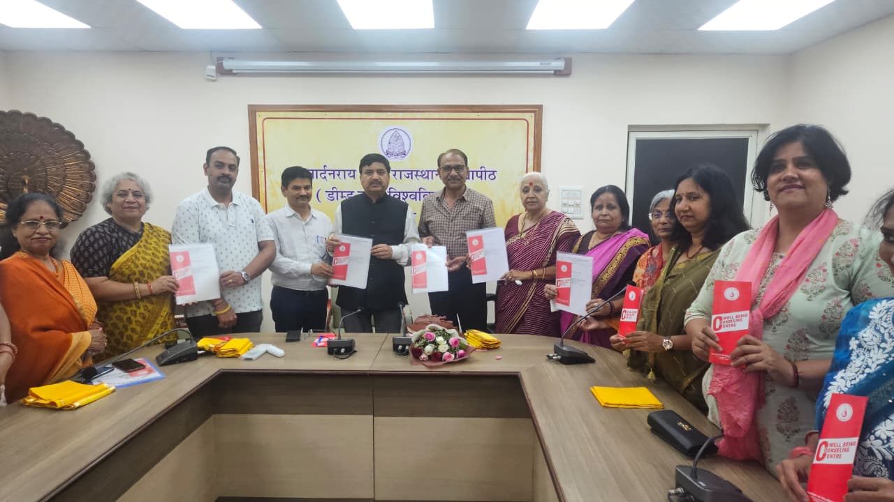 राजस्थान विद्यापीठ एवं एकेडमी आॅफ  वेलबिंग सोसयटी के बीच हुआ एमओयू