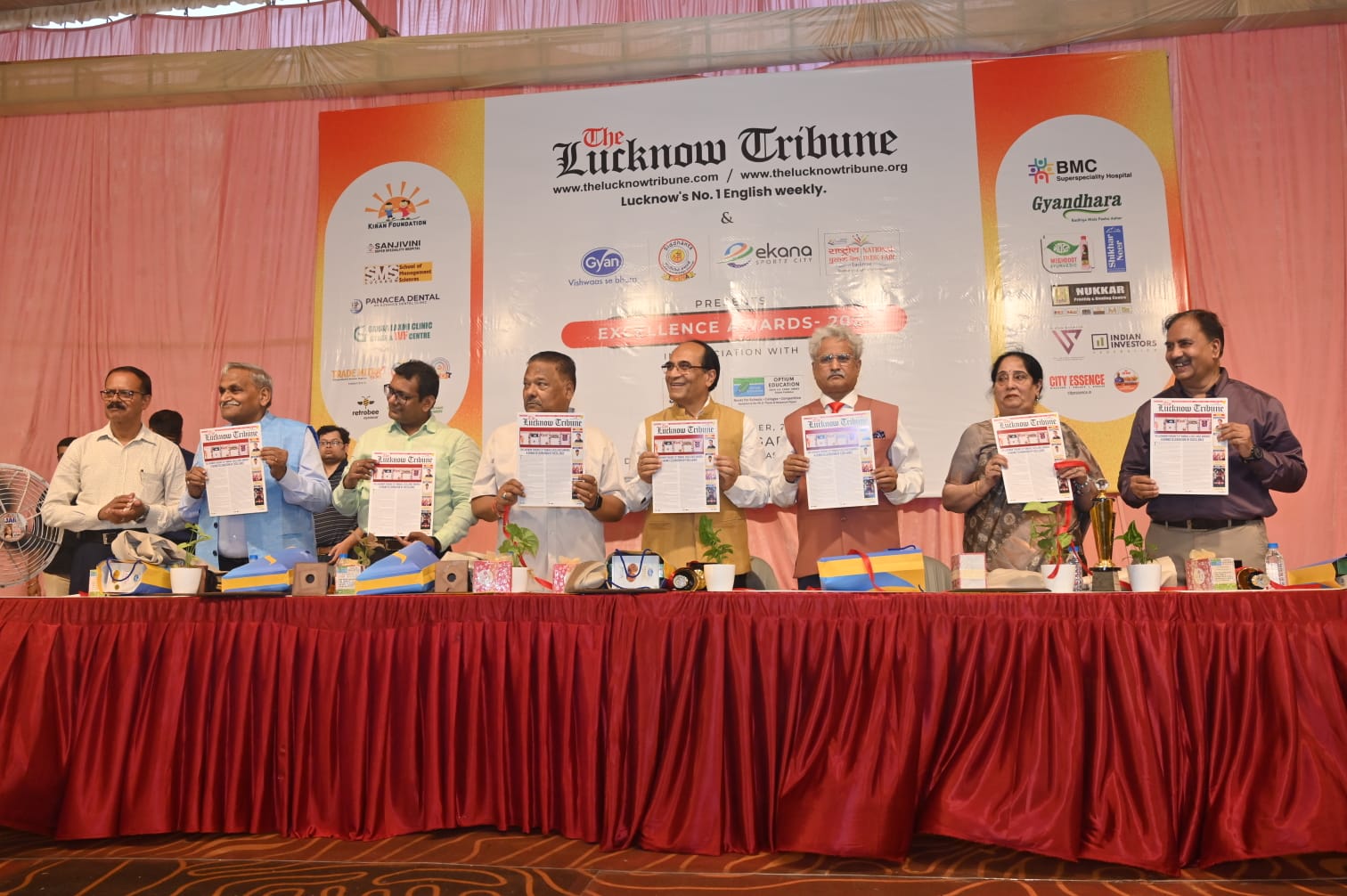 लखनऊ में राष्ट्रीय पुस्तक प्रदर्शनी एवं द लखनऊ ट्रिब्यून एक्सीलेंस अवॉर्ड समारोह सम्पन्न