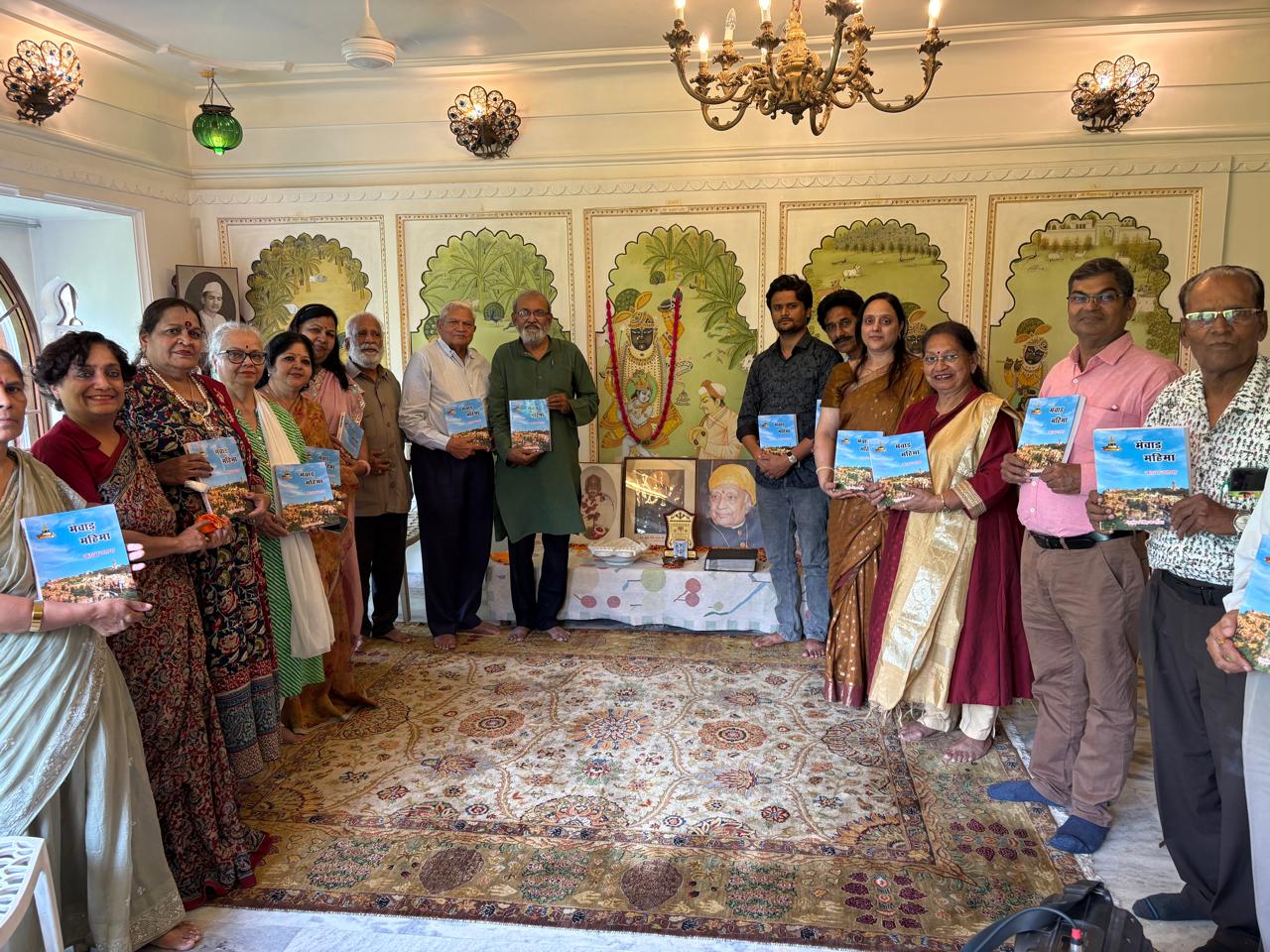 कवि चौपाल की प्रथम कवि गोष्ठी में  कवियों ने बिखेरे गीत, ग़ज़ल, कविताओं के इंद्रधनुषी रंग...