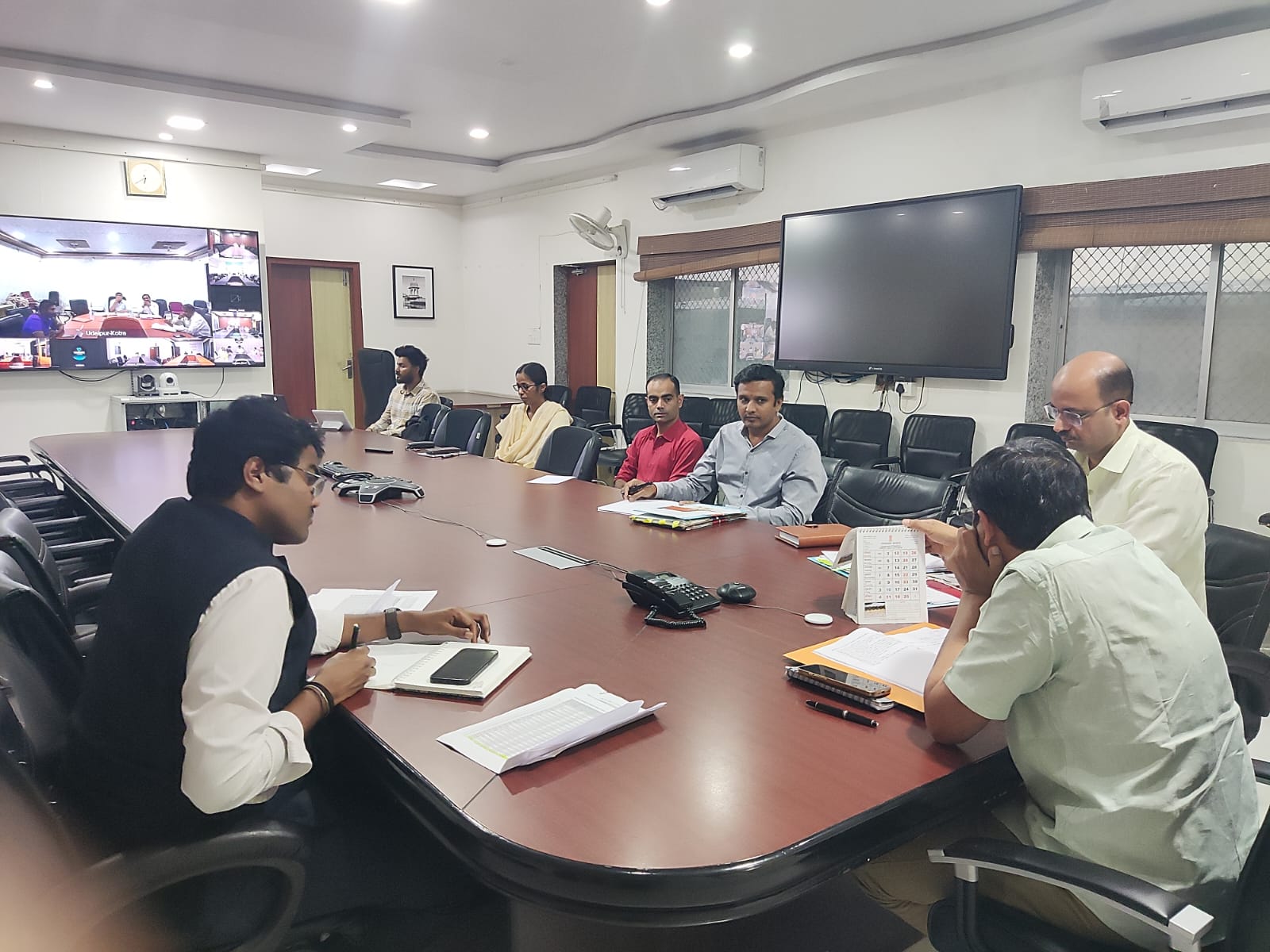 शहरी व ग्रामीण सेवा शिविर अभियान की तैयारियों की समीक्षा जिला कलक्टर ने वीसी के माध्यम से ली बैठक