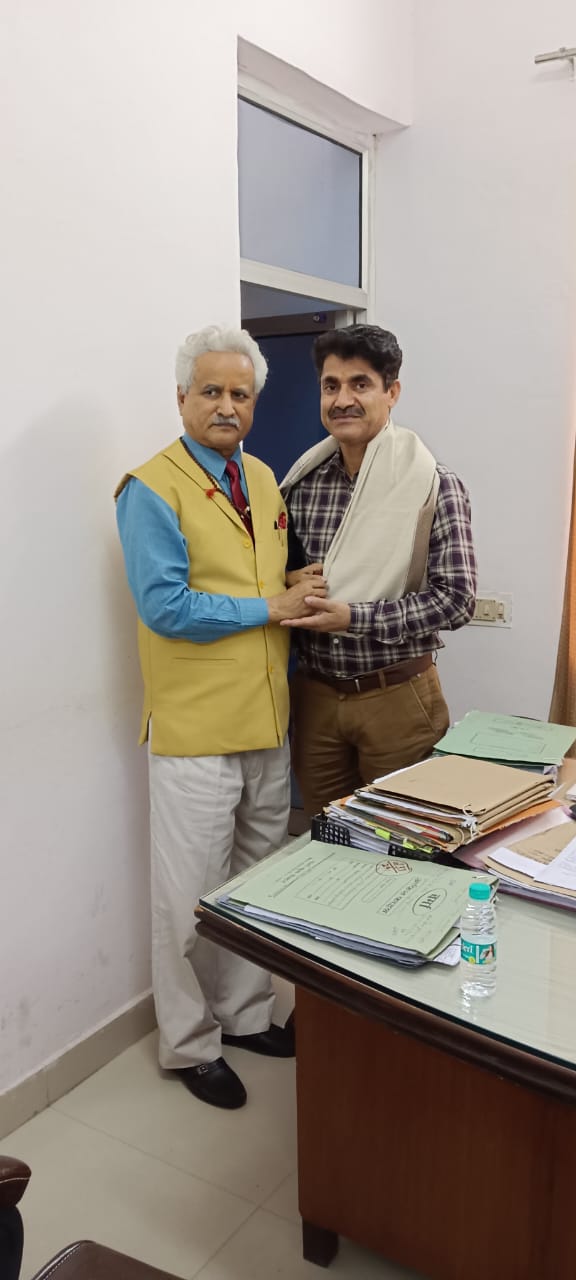 प्रो.अमेरिका सिंह ने जिला विद्यालय निरीक्षक संजीव कुमार से की मुलाकात, स्कूली व उच्च शिक्षा के बीच सामंजस्य पर हुई चर्चा