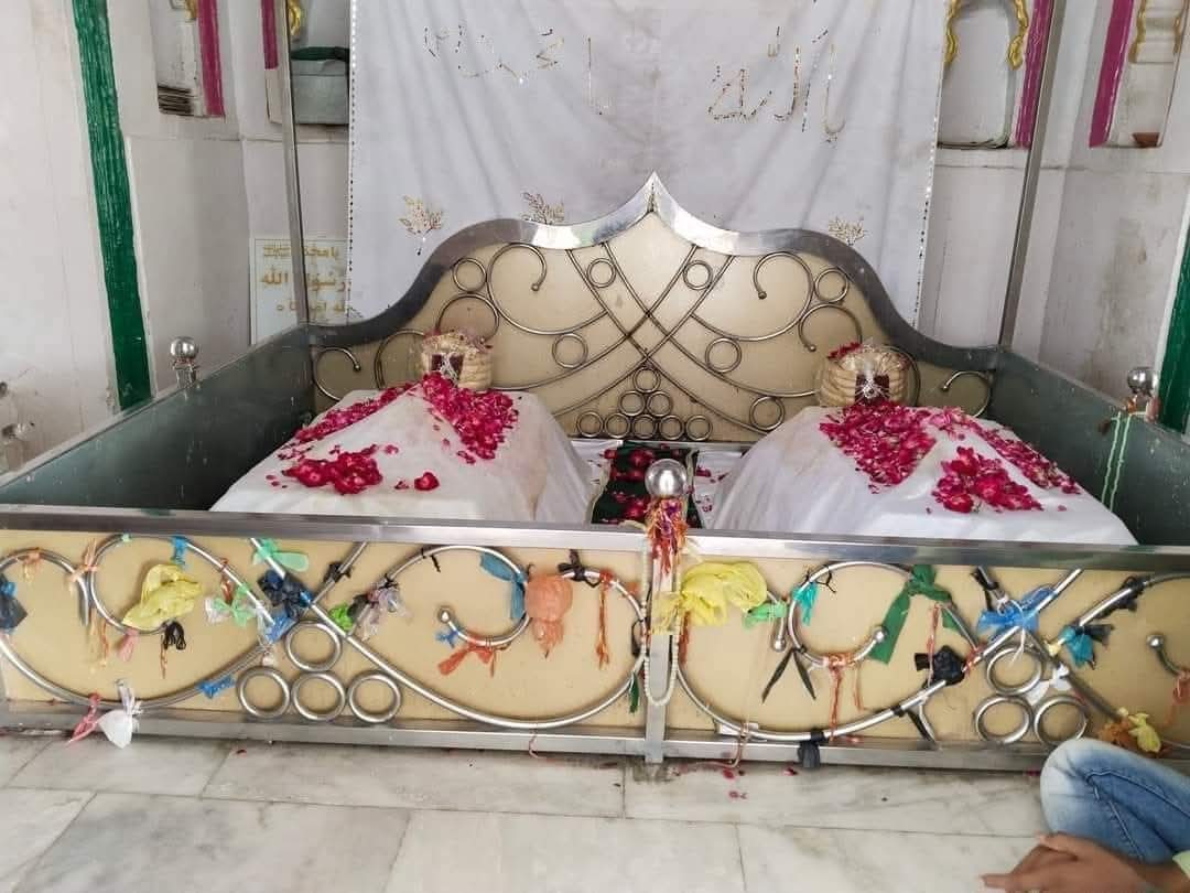 केसर खां एवं डोकर खां का मकबरा,