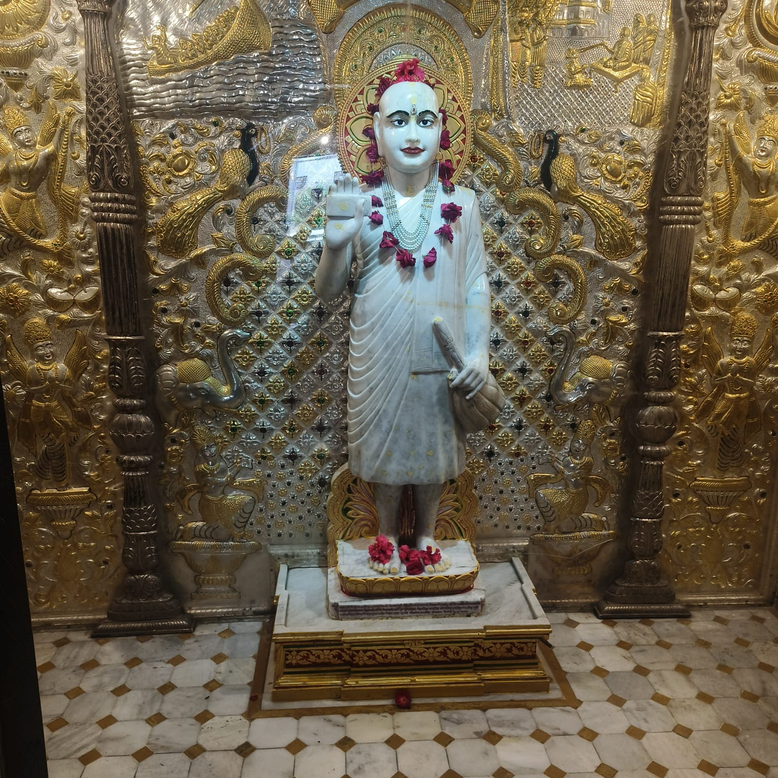 दादा गुरुदेव इकतीसा का 108 बार हुआ वाचन