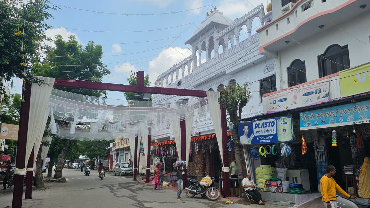 माता के दरबार सजे अभिजीत मुहूर्त में माता के मंदिर में घट स्थापना सोमवार को 9 दिनो तक रहेगी धूम