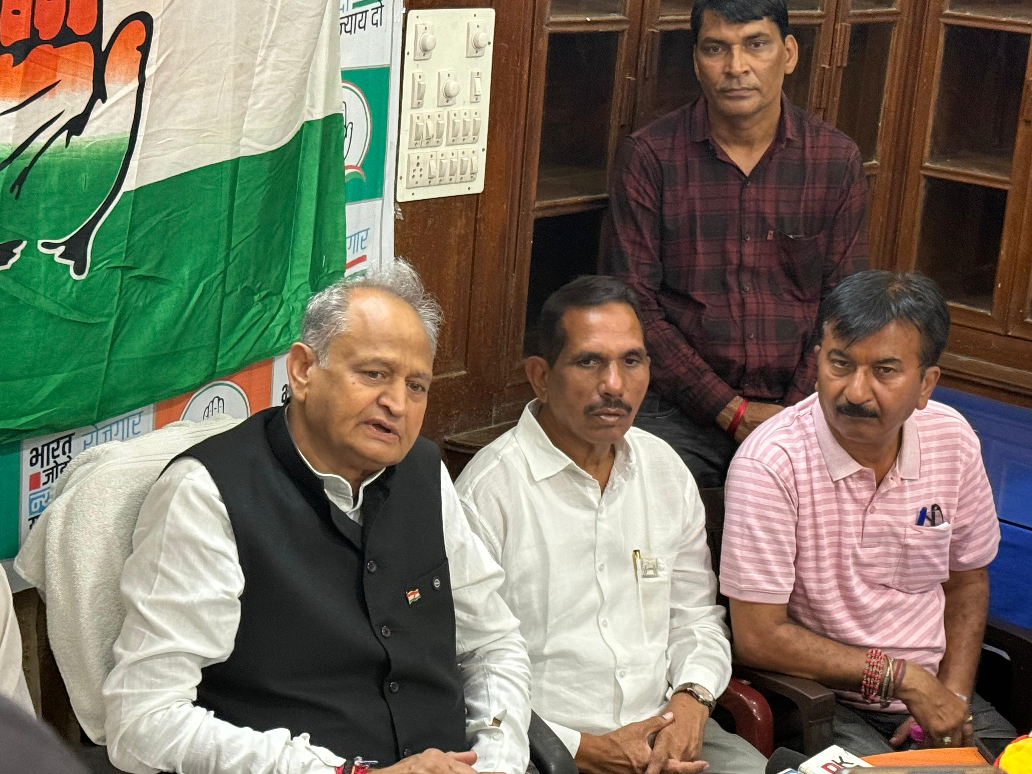 गहलोत ने बीजेपी सरकार की नीतियों पर साधा निशाना