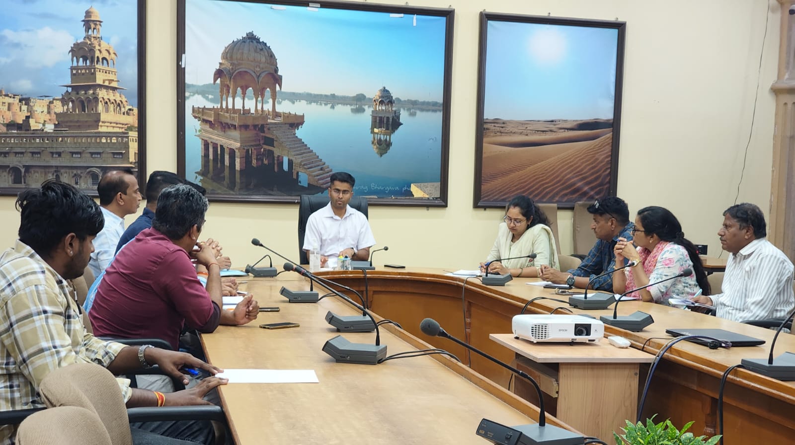 जिला कलक्टर की अध्यक्षता में जीएसटी बचत उत्सव की समीक्षा बैठक आयोजित