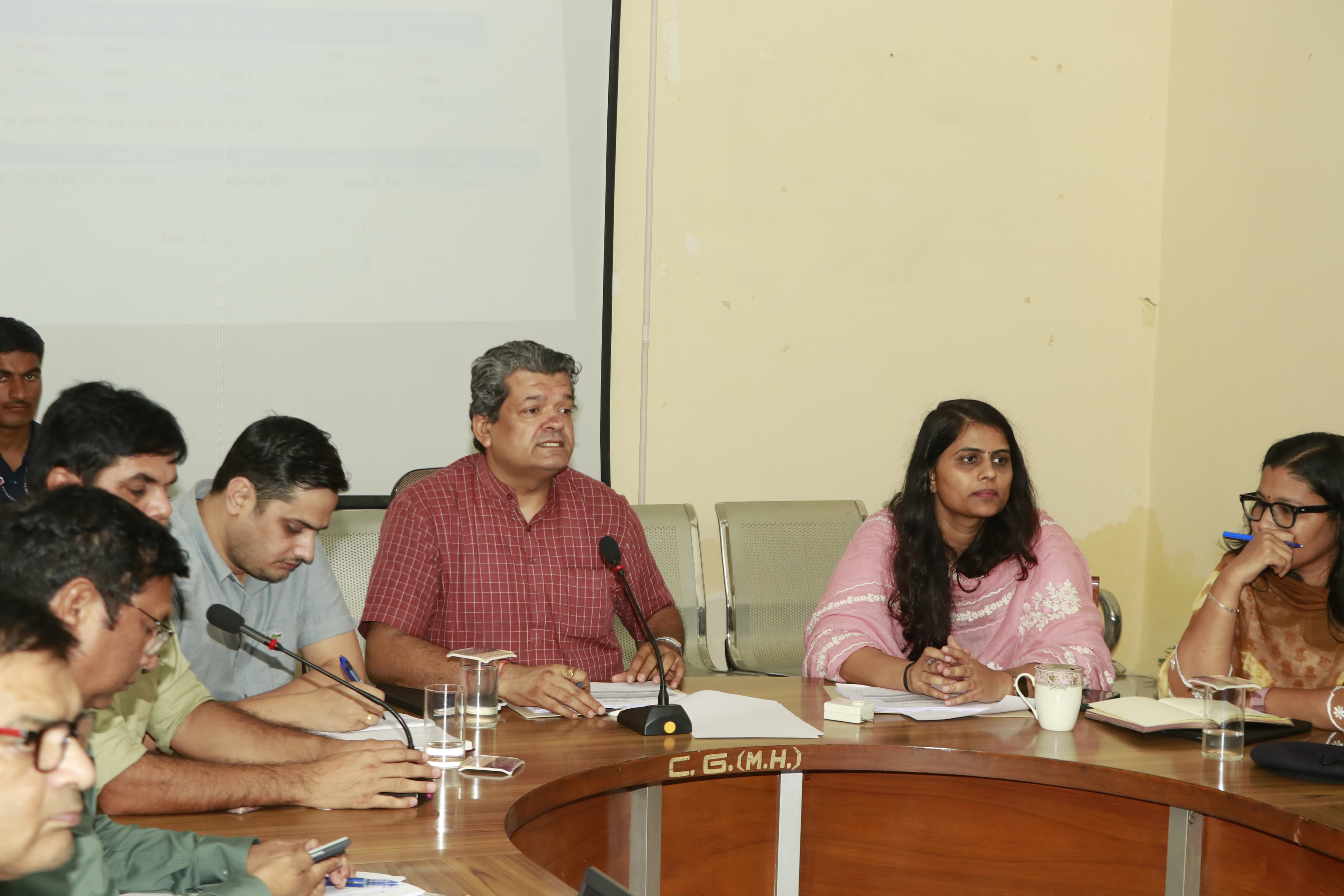 माननीय मुख्यमंत्री की मंशा के अनुसार आमजन को दें योजनाओं का लाभ