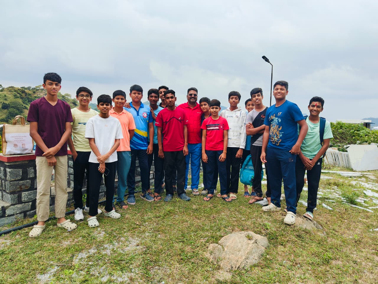 अण्डर 14 स्कूली वॉलीबॉल व क्रिकेट टीमें राज्य स्तरीय प्रतियोगिता में भाग लेने रवाना