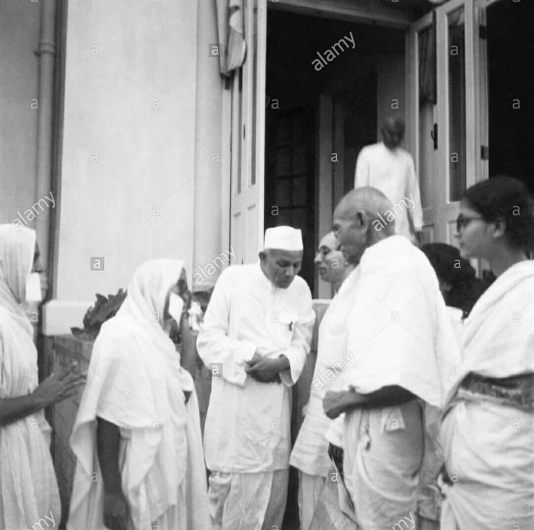 अहिंसा पुजारी महात्मा गांधी