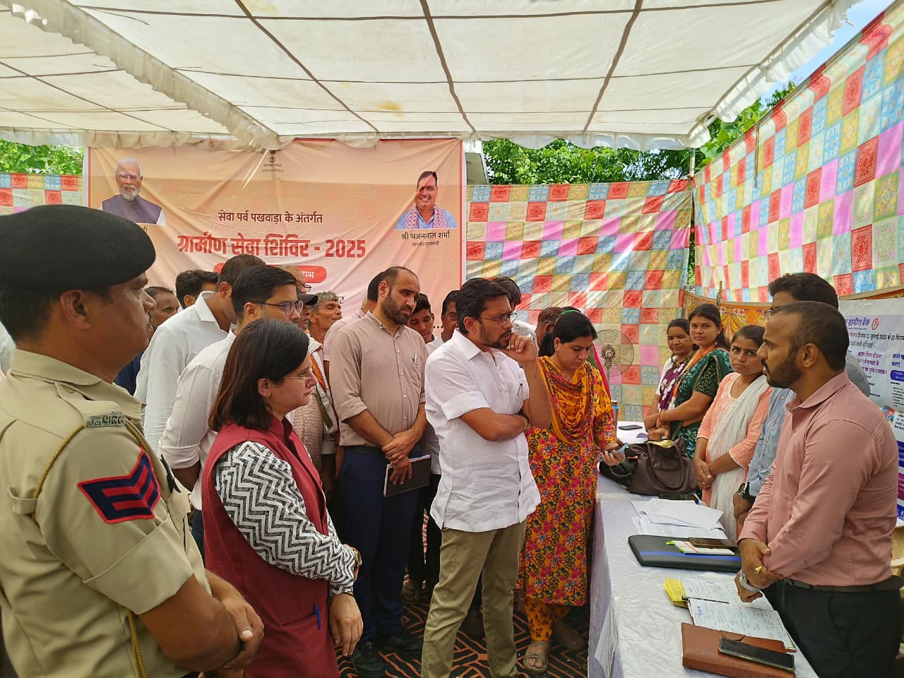 मदार में आयोजित ग्रामीण सेवा शिविर का जिला कलेक्टर ने किया अवलोकन