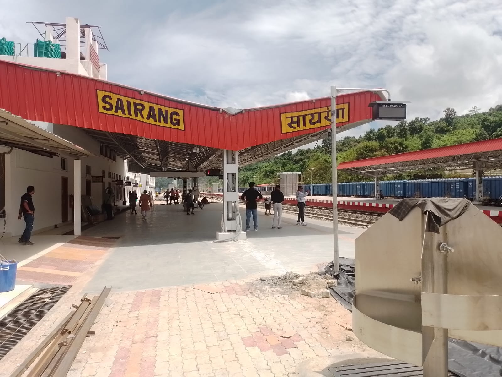 मिज़ोरम की सायरंग-आनंद विहार टर्मिनल राजधानी एक्सप्रेस ट्रेन को मिला शानदार रेस्पॉन्स गुड्स ट्रेनों ने भी बनाई ट्रांसपोर्टेशन की राह आसान