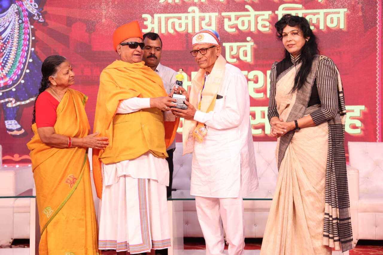 नारायण सेवा संस्थान आत्मीय स्नेह संगम व नाथद्वारा दर्शन