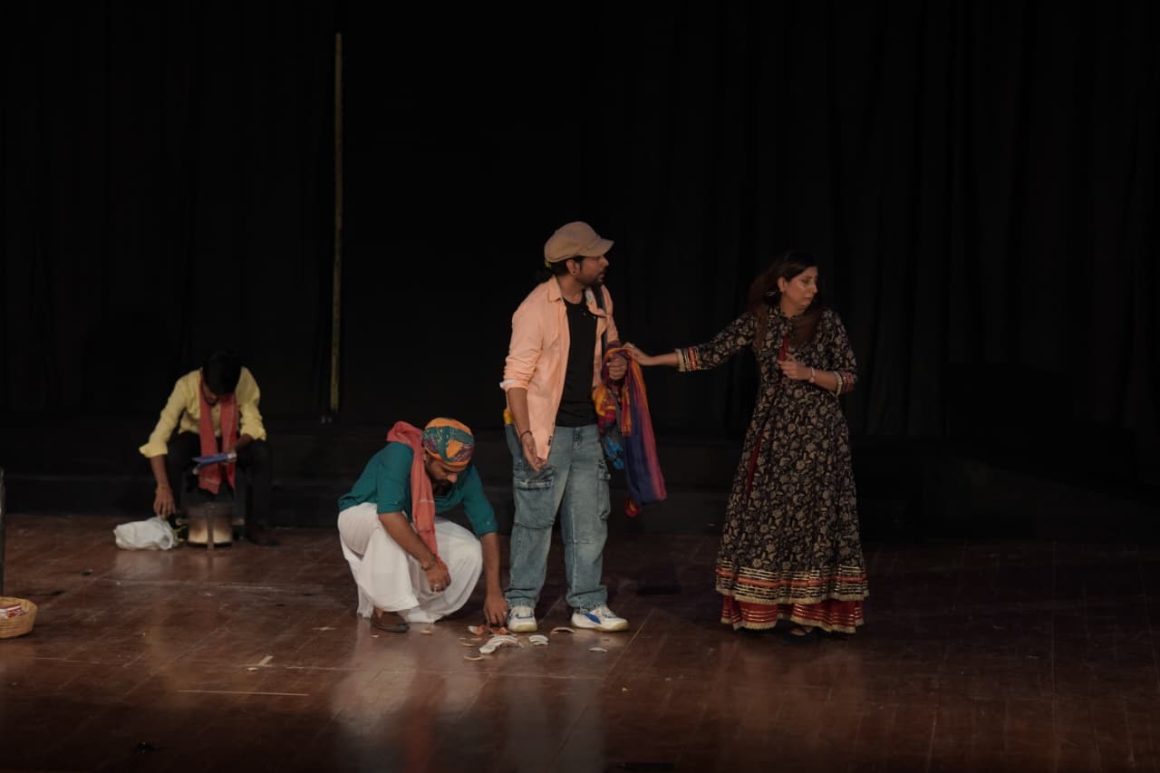पश्चिम क्षेत्र सांस्कृतिक केंद्र की मासिक रंगशाला में बिखरा गाइड वंस अगेन का जादू