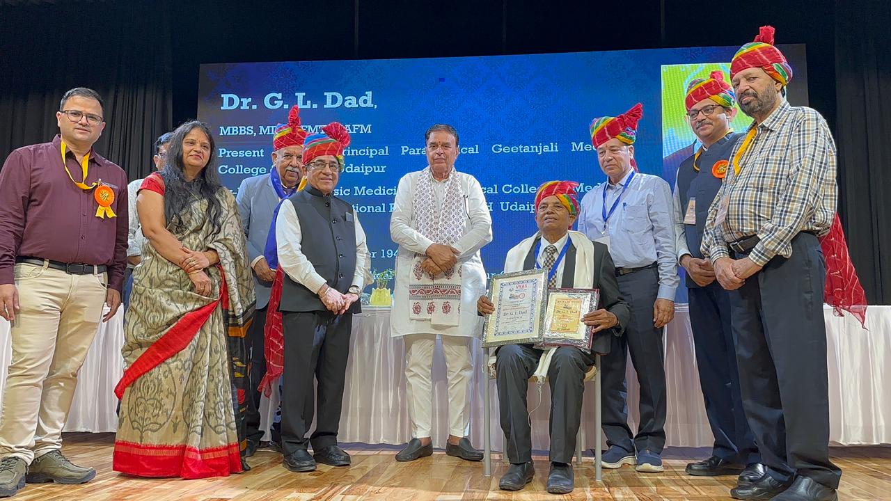 गीतांजली हॉस्पिटल के पेरामेडिकल प्रिंसिपल  डॉ. जी. एल. डाड को मिला “लाइफटाइम अचीवमेंट अवार्ड”