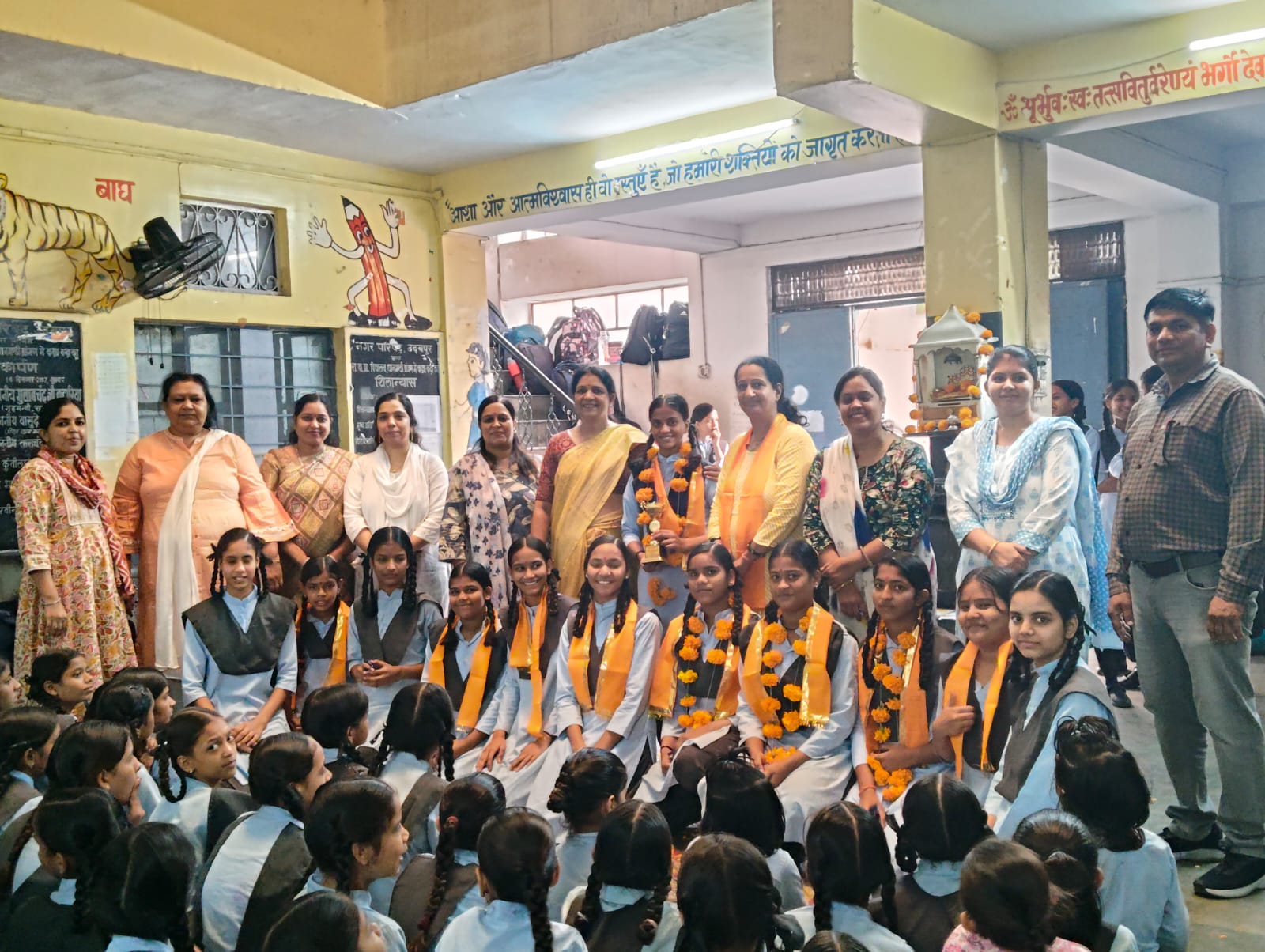 हैण्डबाॅल, शतरंज प्रतियोगिता में बालिका धानमंडी विद्यालय का रहा श्रेष्ठ प्रदर्शन