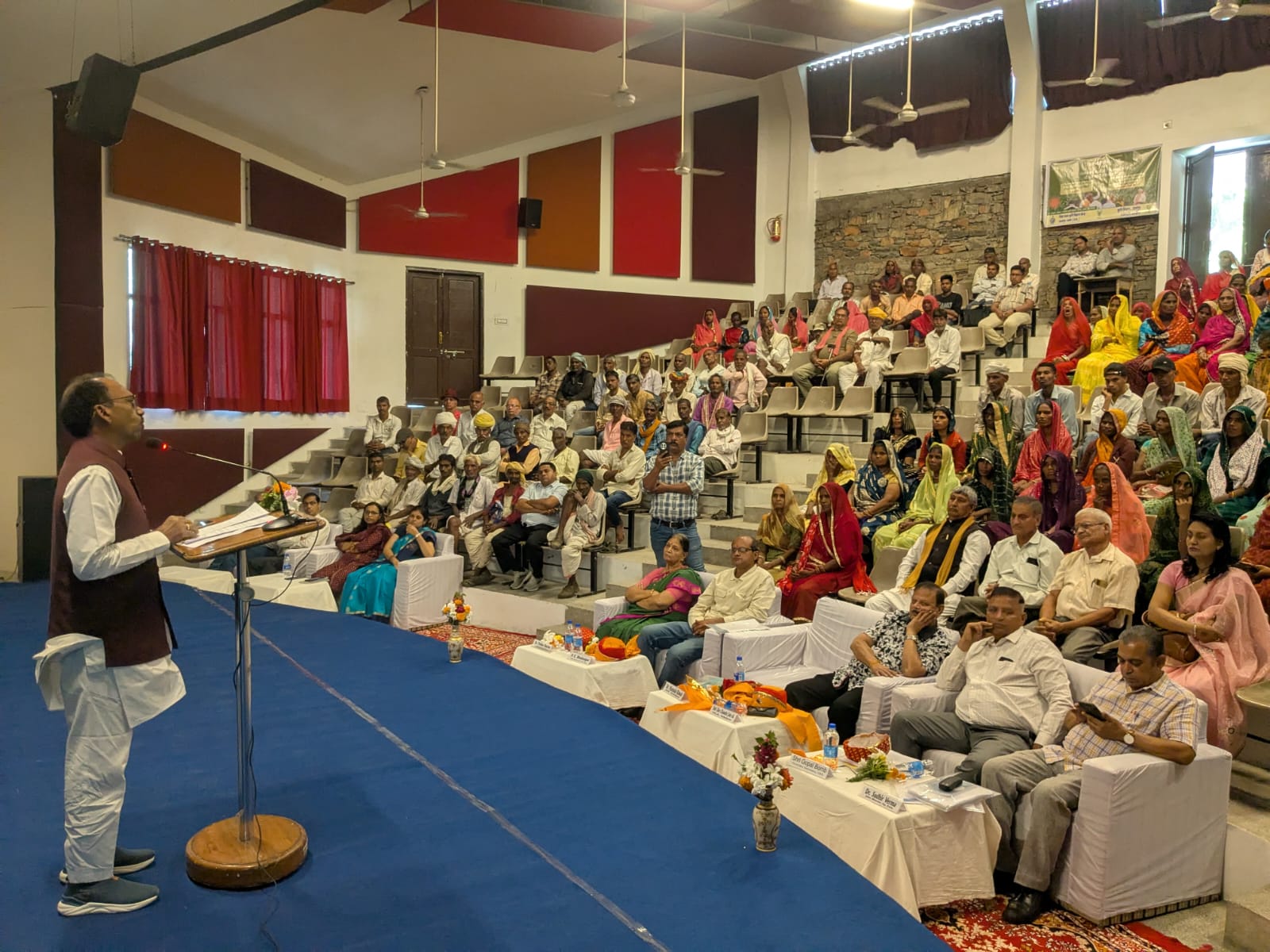 अन्नदाता का सम्मानः 42,000 करोड़ की कृषि परियोजनाएं किसानों को समर्पित”
