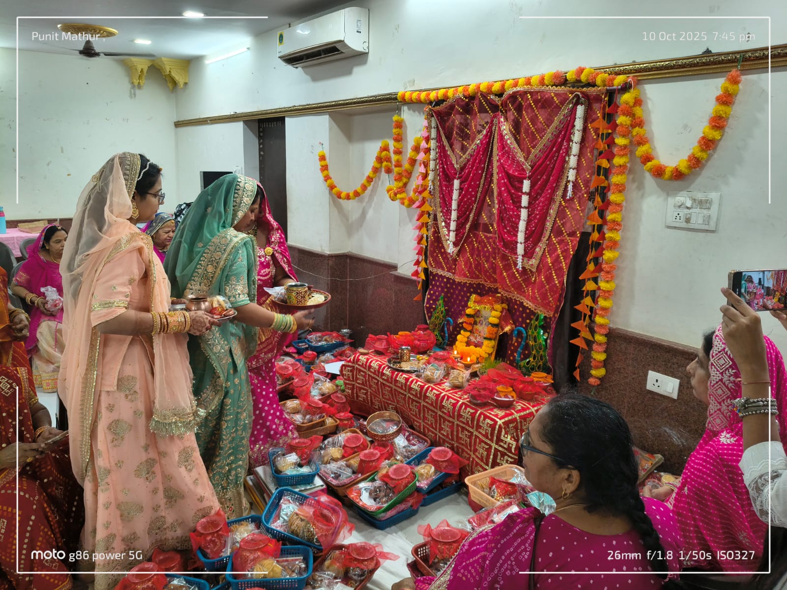 चित्रगुप्त सभा द्वारा सामूहिक करवा चौथ उद्यापन,चंद्र दर्शन कर निभाई परंपरा