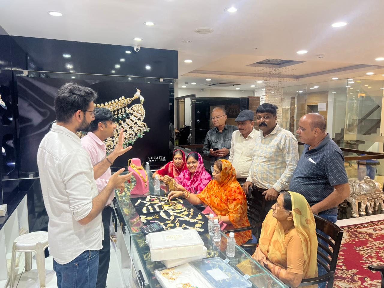 सोजतिया ज्वैलर्स पर गुरू पुष्य नक्षत्र पर उमड़ी भीड़
