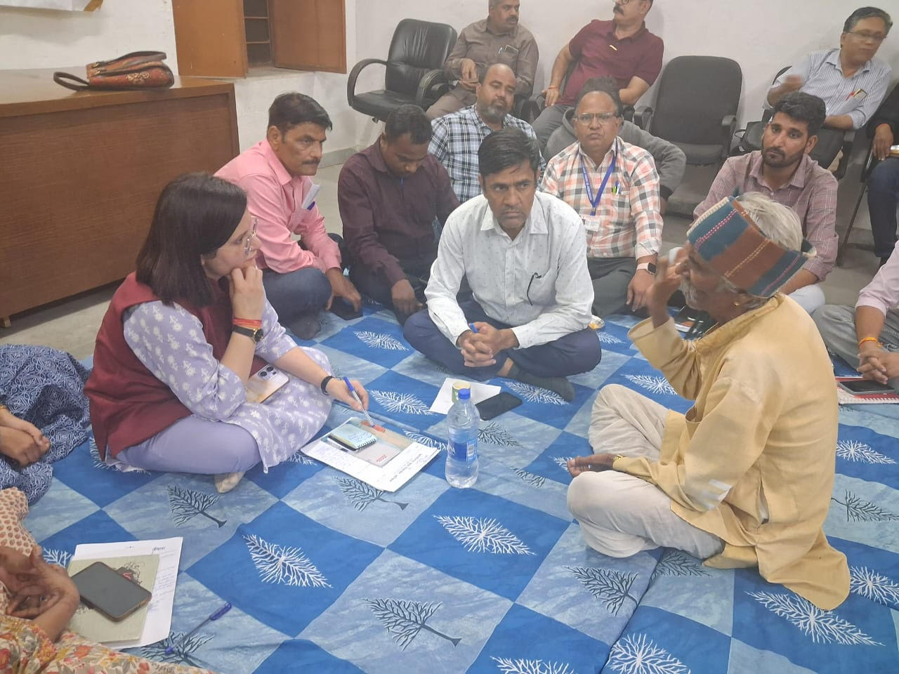 एसडीएम लतिका पालीवाल ने कविता में रात्रि चौपाल आयोजित की, ग्रामवासियों ने रखीं प्रमुख मांगें