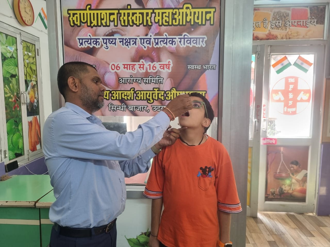 पुष्य नक्षत्र पर 100 से अधिक बच्चों ने किया इम्यूनिटी बूस्टर स्वर्ण प्राशन का सेवन