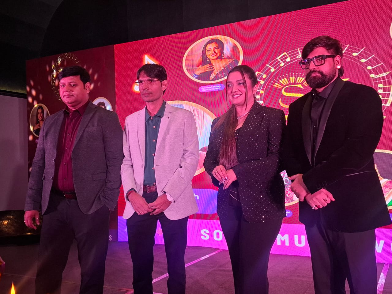 पटना में "सोल्फा म्यूजिक वर्ल्ड" के उद्घाटन में पहुंचे राकेश मिश्रा और अम्रपाली दुबे