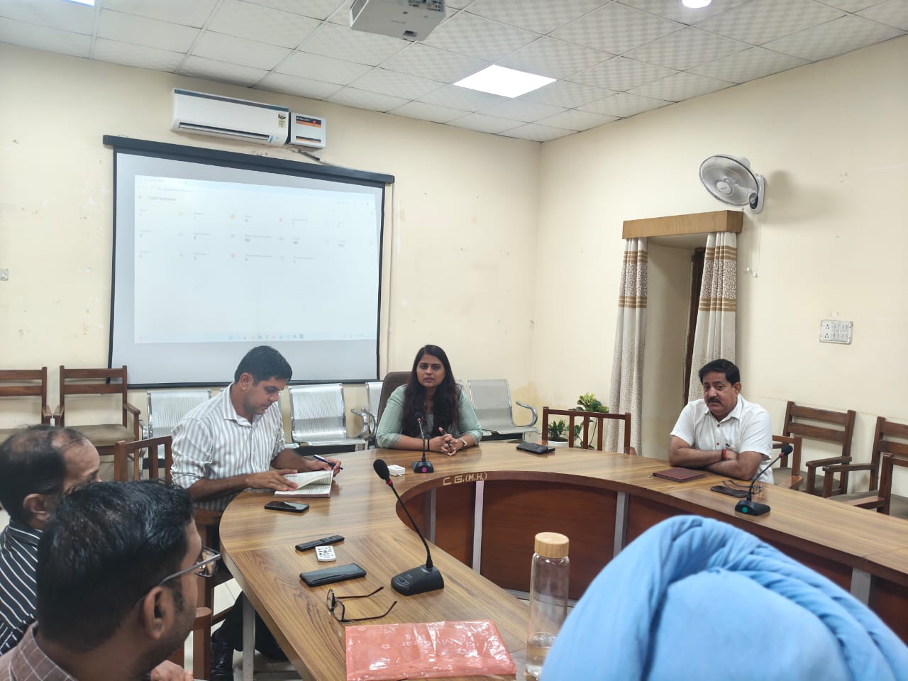 जिला कलक्टर ने बैठक में की ऑनलाईन बाराबंदी एवं आबियाना सॉफ्टवेयर की समीक्षा