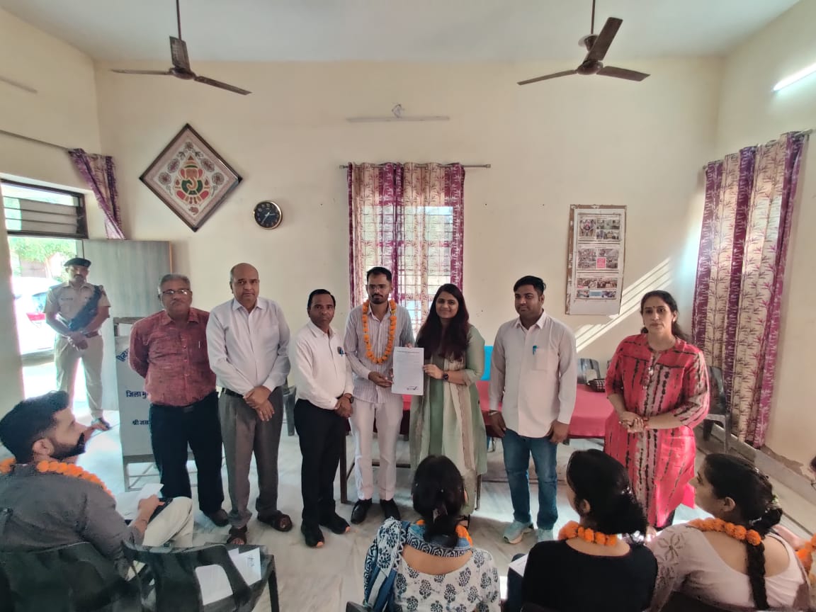 शिक्षा विभाग को मिले 11 कनिष्ठ सहायक जिला कलक्टर ने सौंपे नियुक्ति पत्र