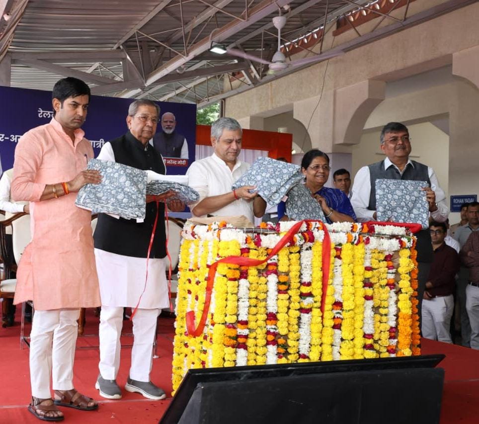 रेलमंत्री अश्विनी वैष्णव ने यात्री सुविधाओं का किया लोकार्पण