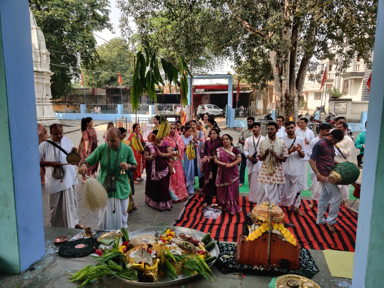 गिरिराजजी का 56 ( छप्पन ) भोग  गिरिराजजी का 56 ( छप्पन ) भोग