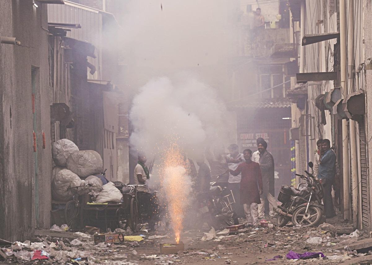 Delhi’s Suicidal Pollution: Turning Air into Poison Delhi’s Suicidal Pollution: Turning Air into Poison