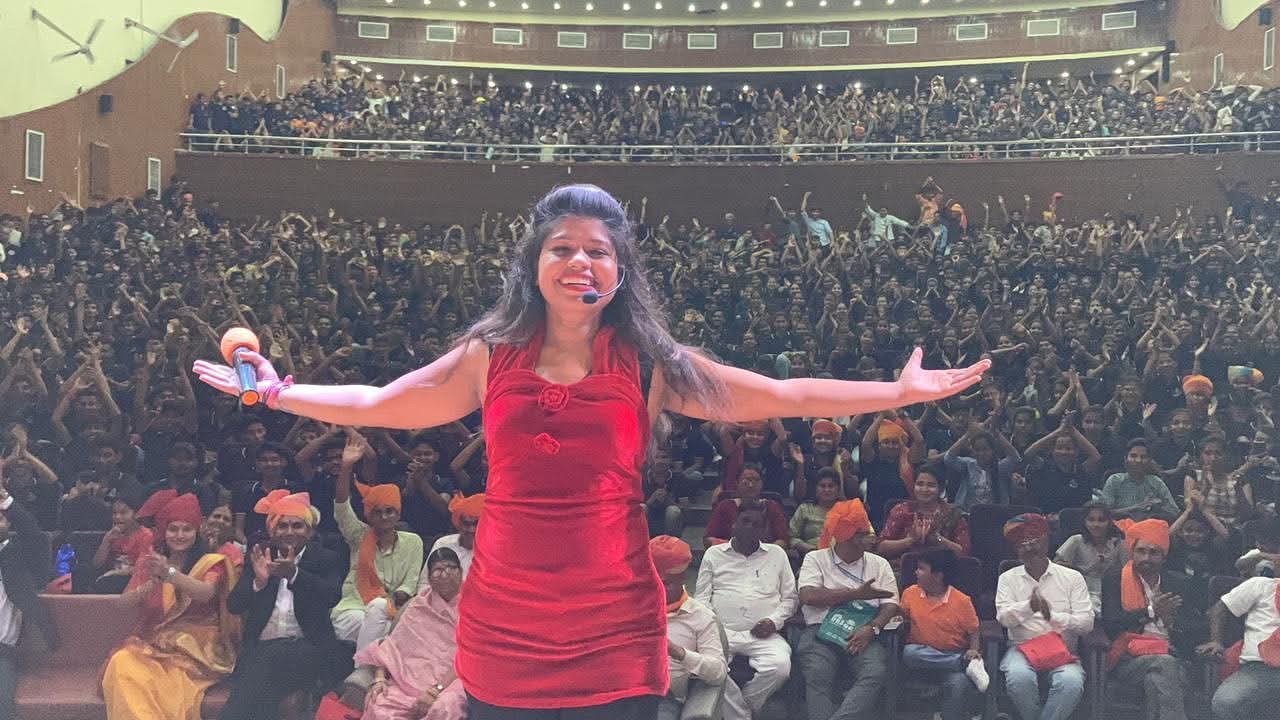 भीलवाड़ा में आज इतिहास रचने जा रही जादूगर आंचल, 121 ताले बांधकर आग से निकलेगी जिंदा बाहर भीलवाड़ा में आज इतिहास रचने जा रही जादूगर आंचल, 121 ताले बांधकर आग से निकलेगी जिंदा बाहर