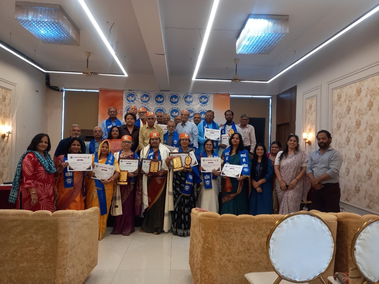 लफ़्ज़ों की महफ़िल की काव्य गोष्ठी एवं सम्मान समारोह आयोजित हुआ लफ़्ज़ों की महफ़िल की काव्य गोष्ठी एवं सम्मान समारोह आयोजित हुआ