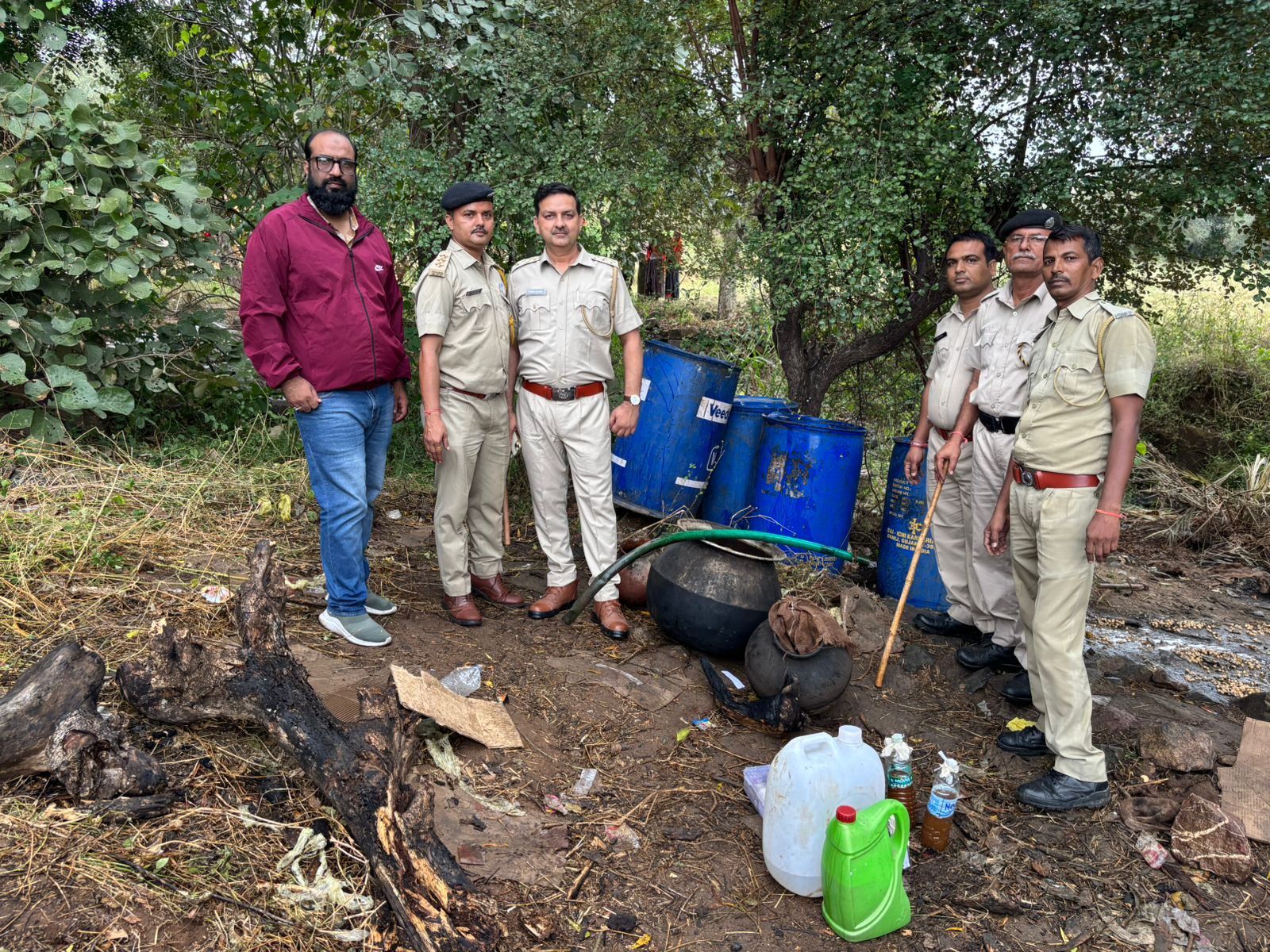 आबकारी विभाग का विशेष अभियान आबकारी विभाग का विशेष अभियान