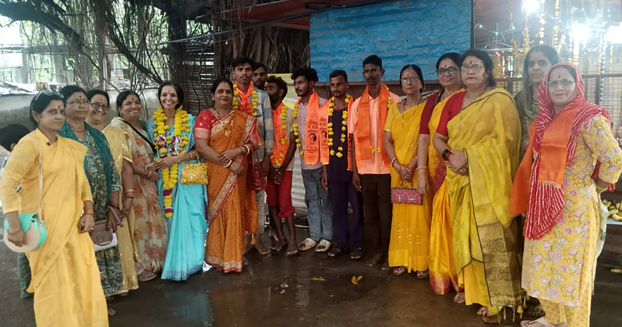 गोपाष्टमी पर गौशाला में मातृशक्ति की ओर से गौपूजन एवं गौग्रास विधान अनुष्ठान गोपाष्टमी पर गौशाला में मातृशक्ति की ओर से गौपूजन एवं गौग्रास विधान अनुष्ठान