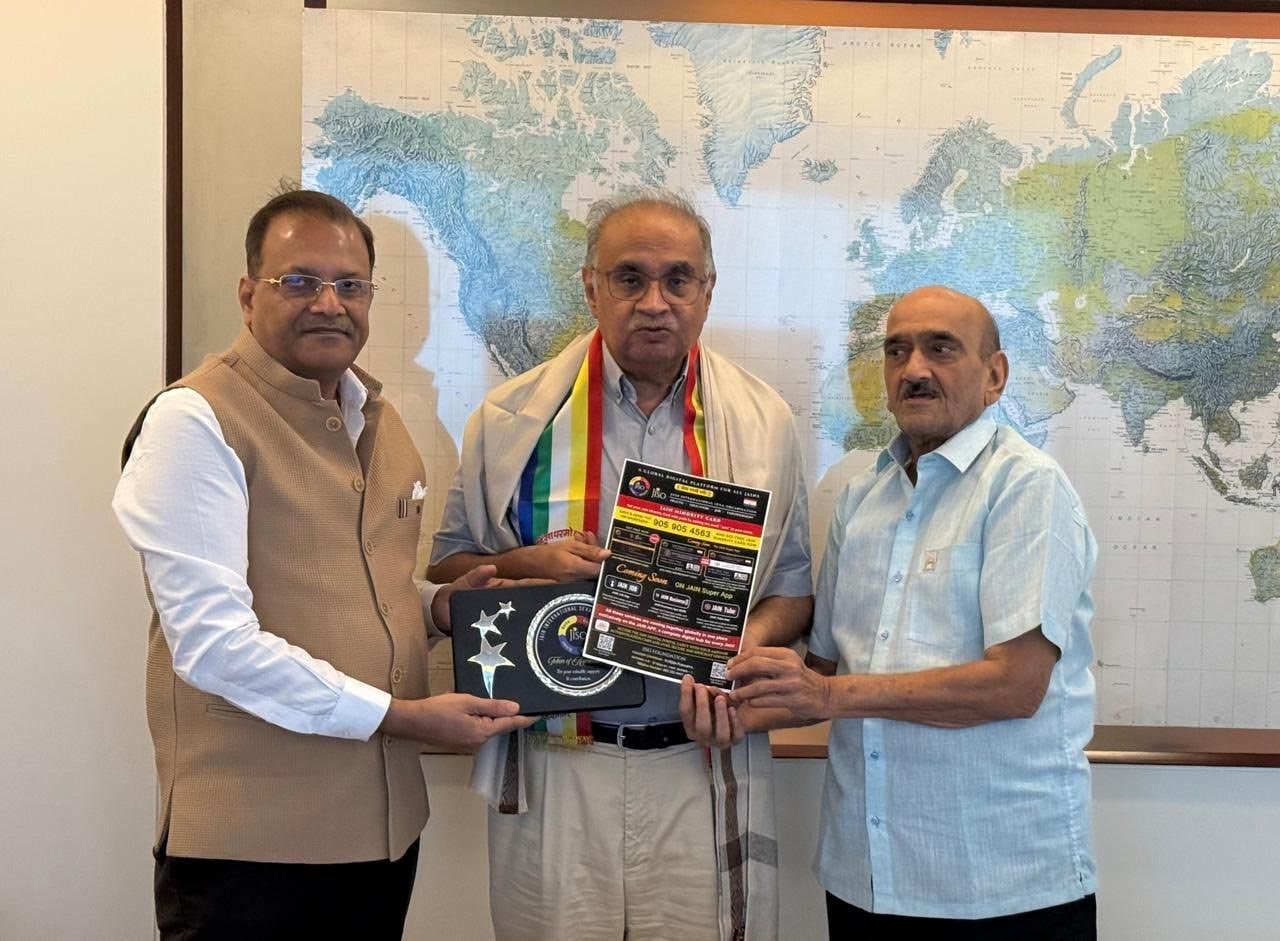 धर्मयात्रा के दौरान अहमदाबाद में गुजरात के उपमुख्यमंत्री श्री हर्ष संघवी जी से सौहार्दपूर्ण मुलाकात  धर्मयात्रा के दौरान अहमदाबाद में गुजरात के उपमुख्यमंत्री श्री हर्ष संघवी जी से सौहार्दपूर्ण मुलाकात