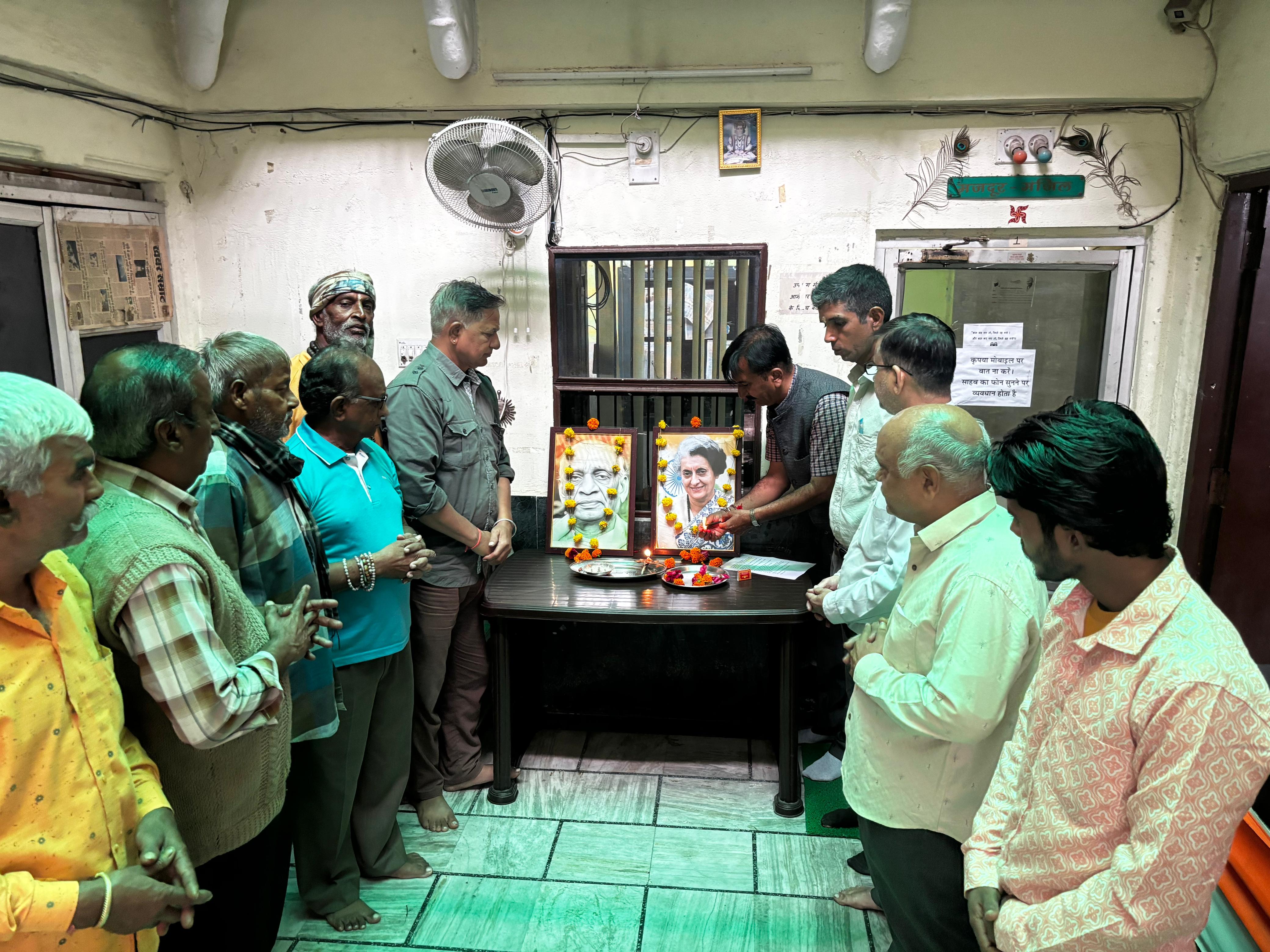 राष्ट्रीय एकता दिवस पर इंदिरा गांधी को श्रद्धांजलि समारोह राष्ट्रीय एकता दिवस पर इंदिरा गांधी को श्रद्धांजलि समारोह