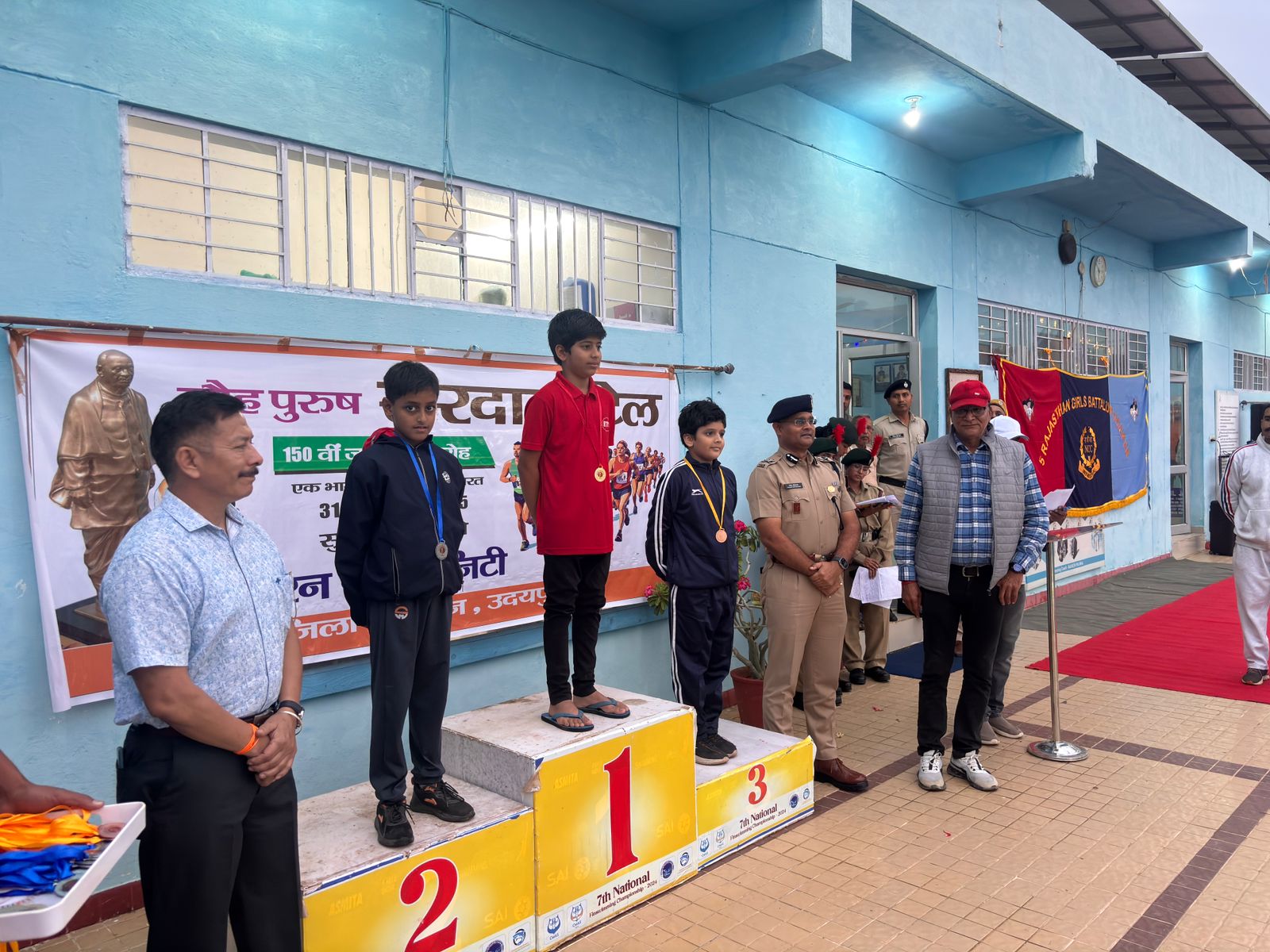 Enthusiasm Marks Swimming Competition on National Unity Day