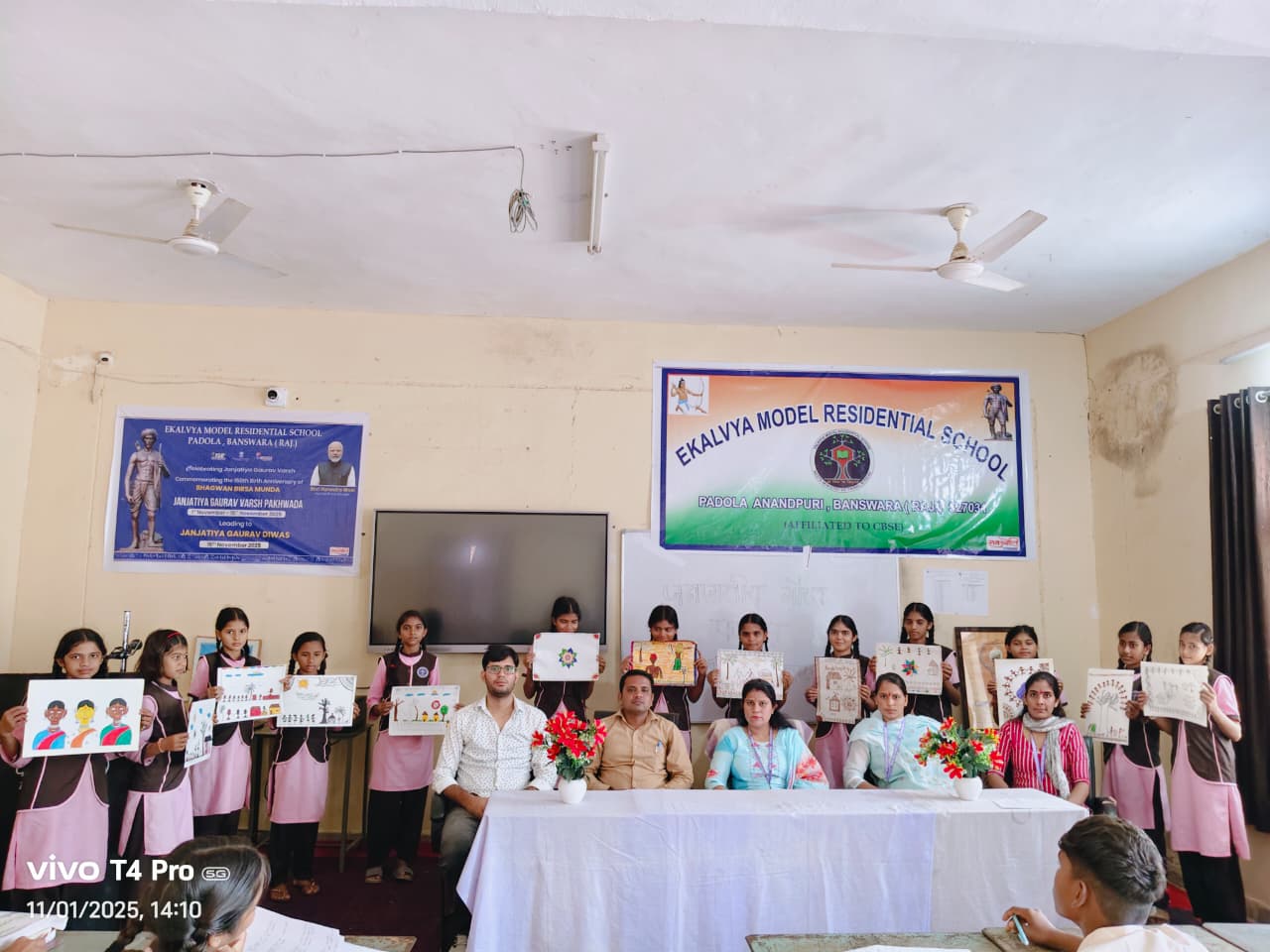 जनजातीय गौरव वर्ष - 2025 विद्यार्थियों ने चित्रों में सजाई जनजातीय संस्कृति की झलक