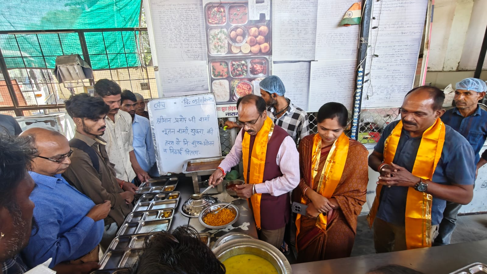 सांसद डॉ. मन्नालाल रावत ने किया श्री अन्नपूर्णा रसोई का निरीक्षण,