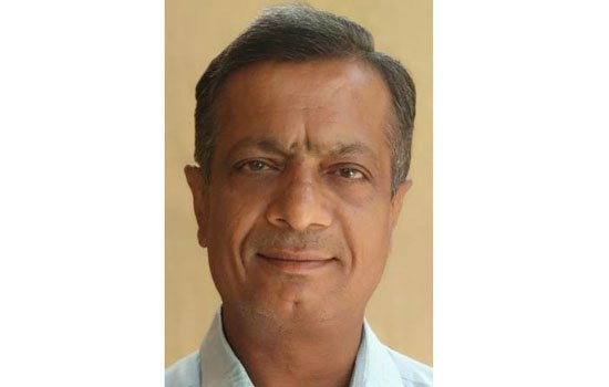 कविता:मरू में खेजड़ी