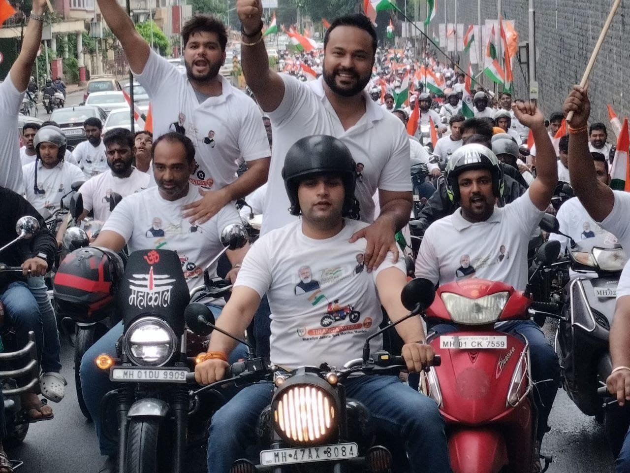 Tejinder Singh Tiwana celebrates Independence day by hoisting the Indian flag on motorcycles