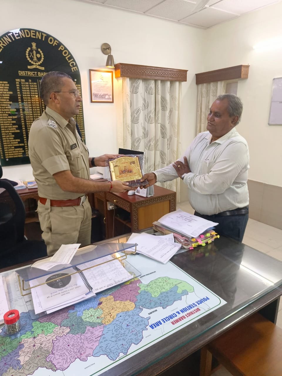 मंदिर में मेले की सभी व्यवस्थाओं को सुचारू बनाने को लेकर विभिन्न अधिकारियों से मिले पदाधिकारी